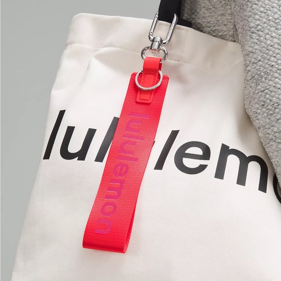 LULULEMON | Never Lost Keychain in Love Red/Sonic Pink - Picture 3 of 5
